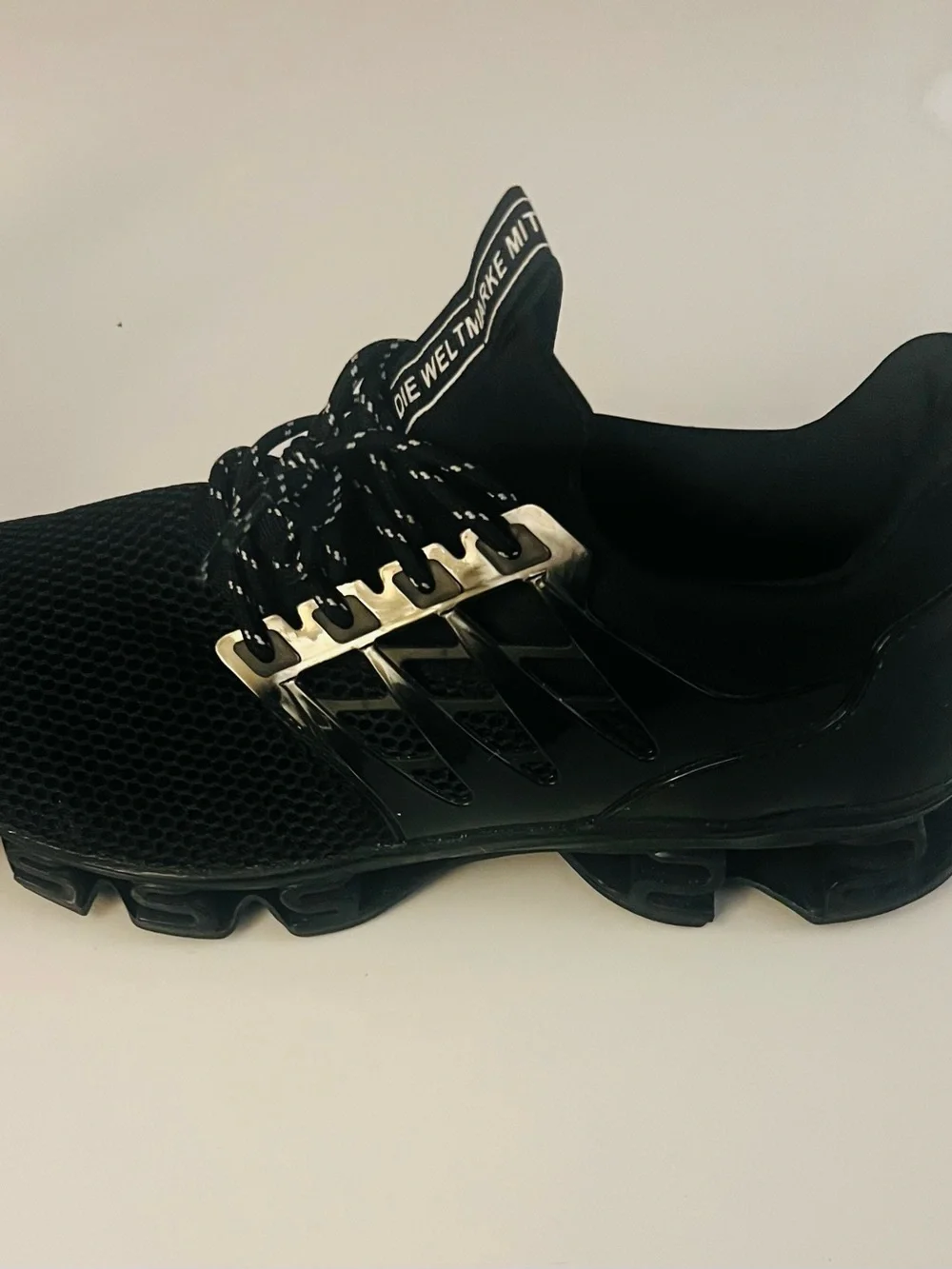 Adidas Die Weltmarke 3 Stripe Men’s Black Athletic Sneakers